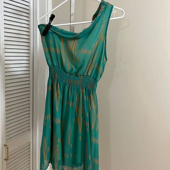 FINAL Touch Dress  - Picture 1 of 8